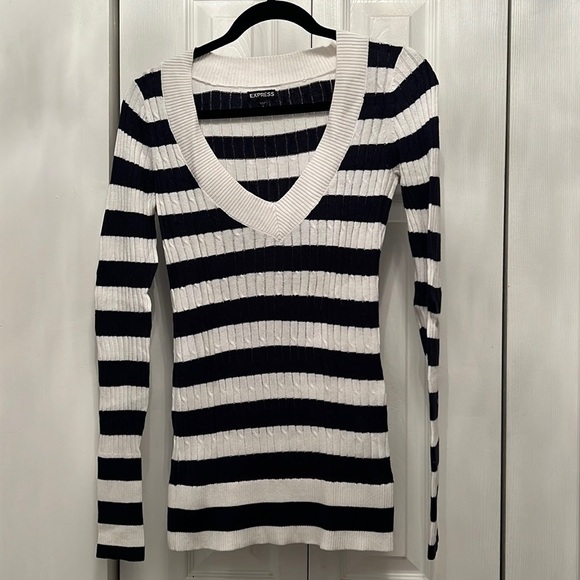 🆕 NWOT Express Navy Blue White Striped Pullover Sweater Size Medium - Picture 1 of 5